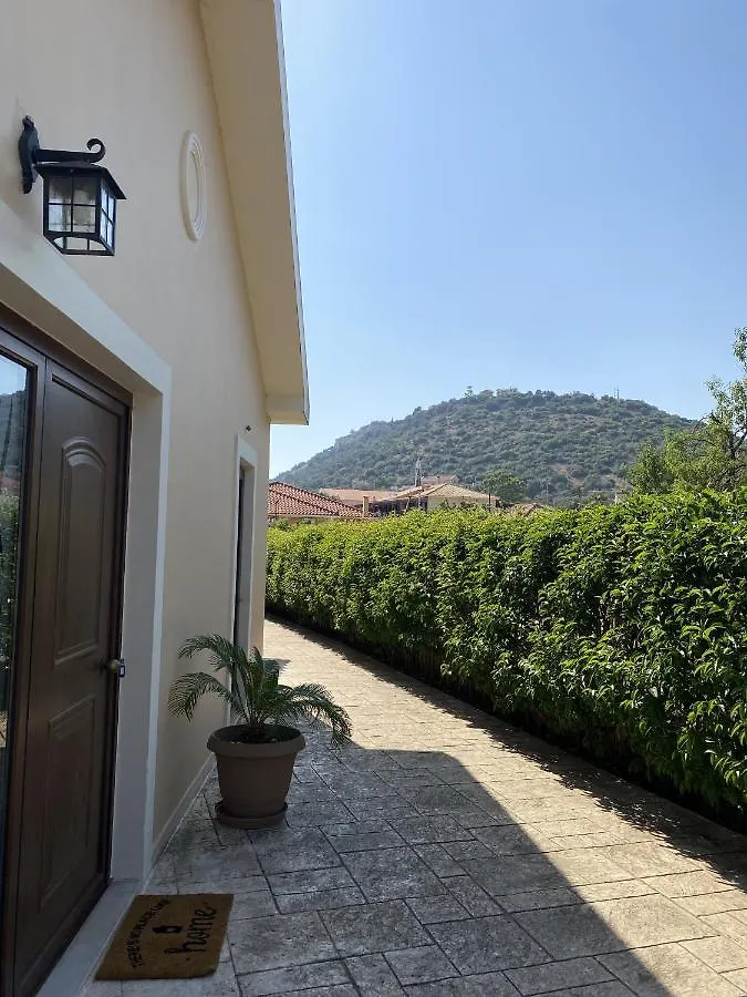 House With Garden In Peratata - 10' From City Center Holiday home