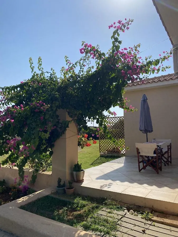 Holiday home House With Garden In Peratata - 10' From City Center Greece